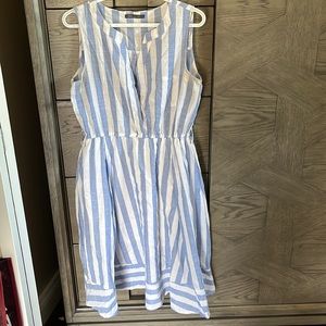 suzy shier size m blue and white stripped dress